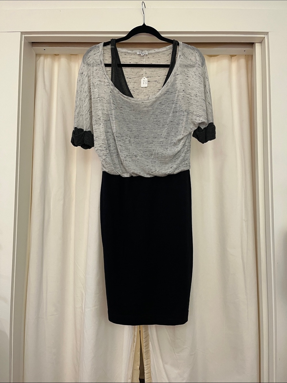 Splendid Two-Tone Light Gray and Black Midi Dress